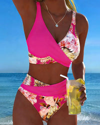 Lena | Bikini mit kontrastierendem Blumenmuster und Schlitz - Fuchsia