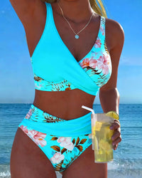 Bikini mit Blumenmuster, markantem Kontrast und verführerischem Seitenschlitz - Blau