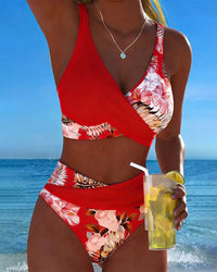 Bikini mit Blumenmuster, markantem Kontrast und verführerischem Seitenschlitz - Rot