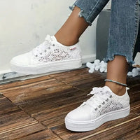 Willemina - Damen Sneaker mit Spitzenmuster und Schnürung - Weiß