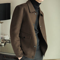 Herren Kurzblouson aus Wollmix mit Druckknopfleiste, Hemdkragen und aufgesetzten Pattentaschen Nord Taschen - A-Modell – Kaffee, 100% Wolle