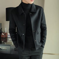 Herren Kurzblouson aus Wollmix mit Druckknopfleiste, Hemdkragen und aufgesetzten Pattentaschen Nord Taschen - Modell A - Schwarz 100% Wolle