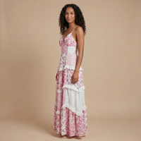 Ashley - Maxikleid mit floralem Druck, gestuften Rüschendetails und Spitzenbesatz - Rosa