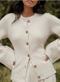 AMBER - WARME WINTERSTRICKJACKE MIT ENGLISCHER ELEGANZ FÜR DAMEN - Elfenbein