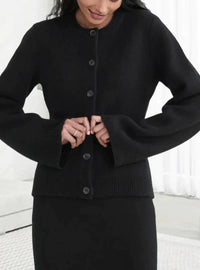 AMBER - WARME WINTERSTRICKJACKE MIT ENGLISCHER ELEGANZ FÜR DAMEN - Schwarz