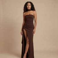 Amy - Strapless Raffung Bodycon Maxikleid mit hohem Schlitz - Braun