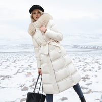 Jacqueline - Elegante Winterjacke für Damen - Weiß mit beigem Kragen