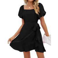 Donna - Kleid mit quadratischem Ausschnitt, Puffärmeln und Gürtel in A-Linie - Schwarz