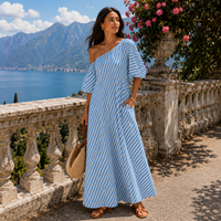 Carla | Gestreiftes Maxikleid mit asymmetrischem Ausschnitt - Blau