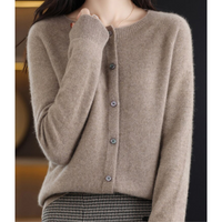 DANIELLE | Damen-Strickjacke mit Rundhalsausschnitt aus reiner Merinowolle - Braun
