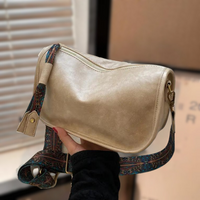 Elegante Damen-Schultertasche aus veganem Leder - Beige