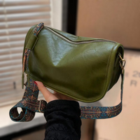 Elegante Damen-Schultertasche aus veganem Leder - Grün