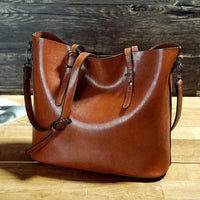 Elegante Damen-Umhängetasche aus funktionalem Leder - Braun