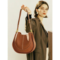 Elegante, runde Damen-Schultertasche aus Leder - Braun