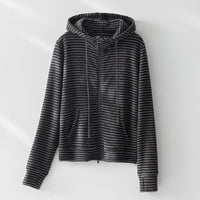Damen Gestreifte Samt-Fleece Kapuzenjacke mit Reißverschluss und Kängurutaschen Nord Taschen - Schwarz-Weiß gestreiftes Oberteil