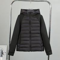 Damen leichte Hybrid-Steppjacke mit Kapuze und elastischen Ärmelpaneelen - Schwarz