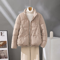 Damen kurzer Steppblouson mit hoher Kragenblende und Pattentaschen - Khaki