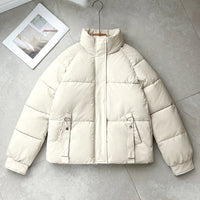 Damen kurze Steppjacke mit hohem Stehkragen und D-Ring-Tasche - Milchtee