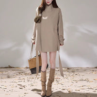 Damen Kurzes Wickelmantel-Kleid mit Taillengürtel und legerer A-Linie Nord Taschen - Khaki