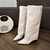 Damen Stiefel mit Blockabsatz und modernem Schnitt in Braun - Beige