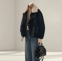Damen Kurze Oversize-Bomberjacke mit Teddykragen und Druckknopfdetails Nord Taschen - Tiefpetrol