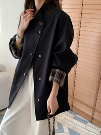 Damen Oversized Kurzjacke mit Druckknopfleiste und karierter Ärmelaufschlag Nord Taschen - Schwarz