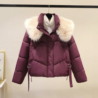 Damen kurze Steppjacke mit voluminösem Webpelzkragen und Taillenriemen - Violett