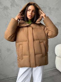 Damen Oversized Steppjacke mit Kapuze und integrierten Taschen - Karamell