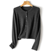 Damen leichte kurz geschnittene Feinstrick-Cardigan mit Rundhalsausschnitt und Knopfleiste Nord Taschen - Dunkelmeliertgrau