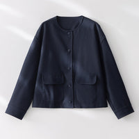 Damen Kurzjacke mit Rundhalsausschnitt, boxy Silhouette und aufgesetzten Pattentaschen Nord Taschen - Jeansblaues Oberteil
