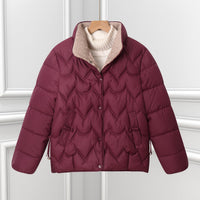 Damen kurze Steppjacke mit Bogensteppung und Druckknopfblende - Angorrot