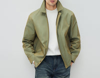 Herren Kurzjacke im modernen Harrington‑Stil mit Stehkragen und verdecktem Reißverschluss Nord Taschen - Khaki