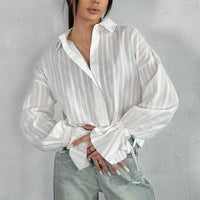 Mirela | Gestreifte Bluse mit Bindemanschetten - Weiß