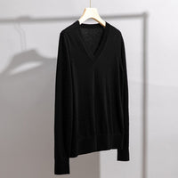 Herren Feiner V‑Ausschnitt-Pullover aus Merinomischung mit leichtem Strukturstrick Nord Taschen - Schwarzpflaume