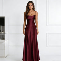 Damen Elegantes satin Abendkleid mit tailliertem Schnitt und schmalen Trägern - Weinrot