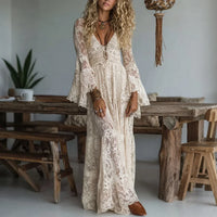 Noelene | Damen Maxikleid mit langen Ärmeln und Spitze im V-Ausschnitt - Beige