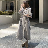 Damen Eleganter Maxilanger Nadelstreifen-Trench mit Schulterpatten und gerafften Ärmeln Nord Taschen - Grau