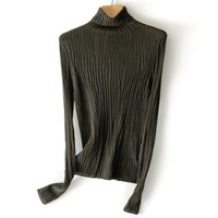 Damen Schlanker Feinstrick-Rollkragenpullover mit wellenförmiger Rippstruktur Nord Taschen - Olivgrün