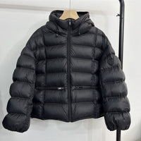 Damen kurz geschnittene Thermo-Steppjacke mit Kapuze und Reißverschlusstaschen - Schwarz