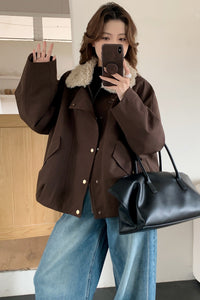 Damen Oversize-Utilityjacke mit hohem Teddykragen und Druckknopfleiste Nord Taschen - Kaffeebraun #90 Weiße Entendaunen#