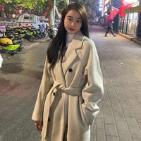 Damen Langer klassischer Wollmix‑Mantel im Oversize‑Schnitt mit Reverskragen und Eingrifftaschen Nord Taschen - Sanftes Haferbeige [Thekenqualität]