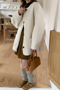 Damen Oversized Teddy‑Mantel mit Rundhals, großer Knopfleiste und aufgesetzten Taschen Nord Taschen - Weiß (High-End-Serie)