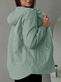 Damen Outdoorjacke mit anpassbarer Kapuze und geräumigen Taschen - Hellgrün