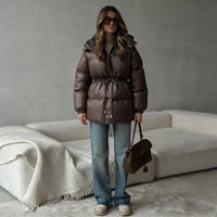 Damen Kapuzenjacke mit anpassbarem Taillenzug und glänzendem Finish - Dunkelbraun