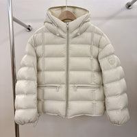Damen kurz geschnittene Thermo-Steppjacke mit Kapuze und Reißverschlusstaschen - Offwhite