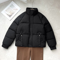 Damen kurze Steppjacke mit hohem Stehkragen und D-Ring-Tasche - Schwarz