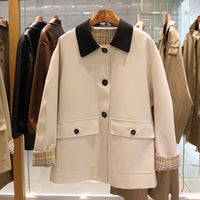 Damen Kurze Trenchjacke mit kontrastierendem Reverskragen und kariertem Futter Nord Taschen - Apricot
