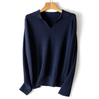 Damen feiner leichter V-Ausschnitt-Pullover mit offenem Hemdkragen und legerer Silhouette Nord Taschen - Dunkelblau