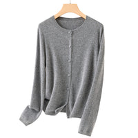 Damen Feiner Rundhals-Cardigan aus softem Feinstrick mit durchgehender Knopfleiste Nord Taschen - Koreanisches Grau