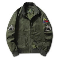 Herren Bomberjacke im Militärstil mit Patches und verdecktem Reißverschluss - Militärgrün T31